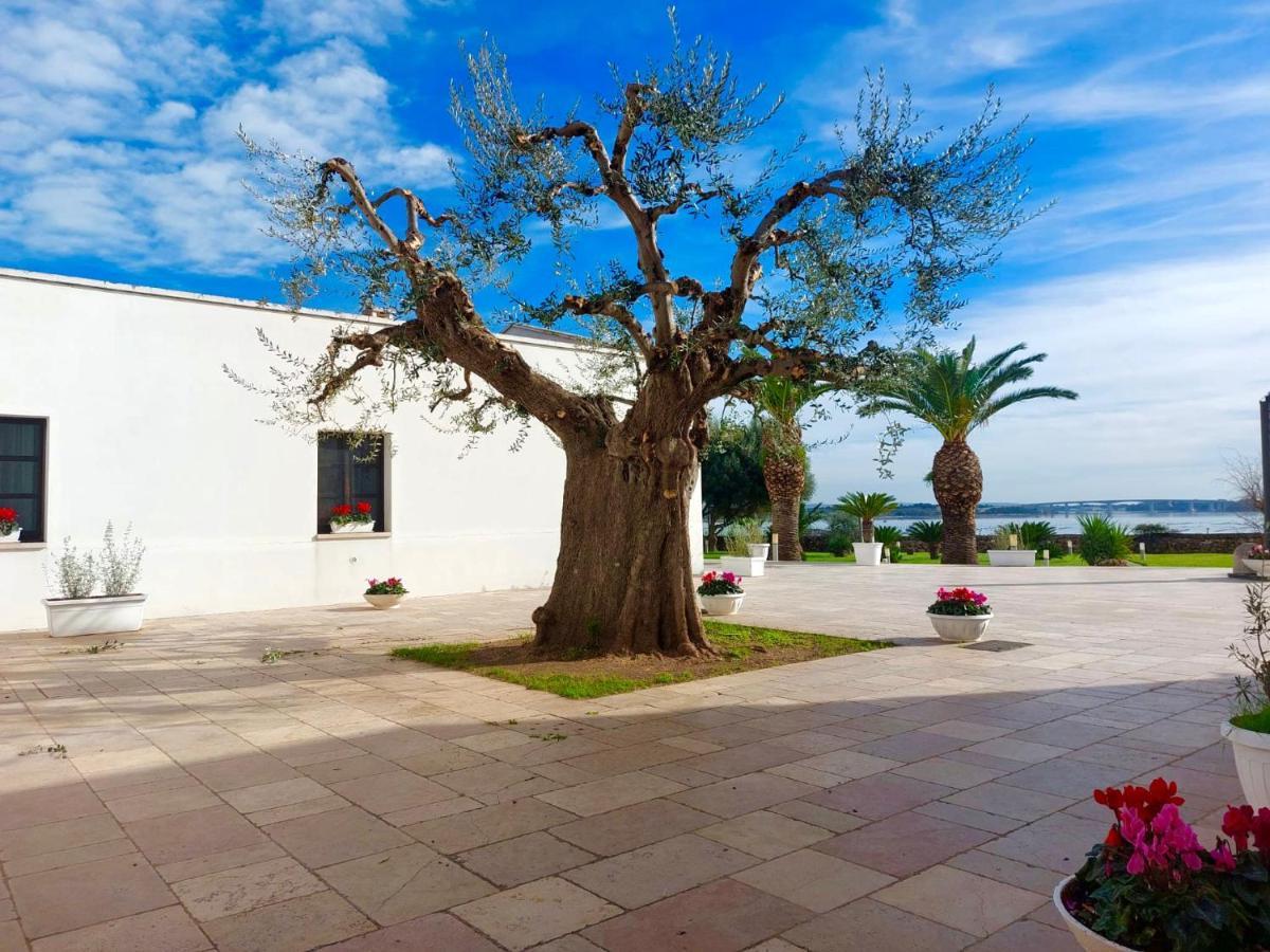 Hotel Saraceno Al Faro Taranto Esterno foto