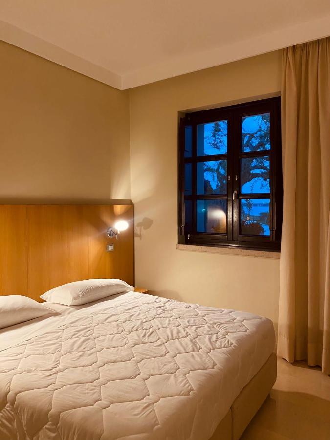 Hotel Saraceno Al Faro Taranto Esterno foto