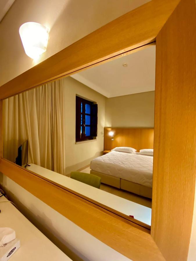 Hotel Saraceno Al Faro Taranto Esterno foto