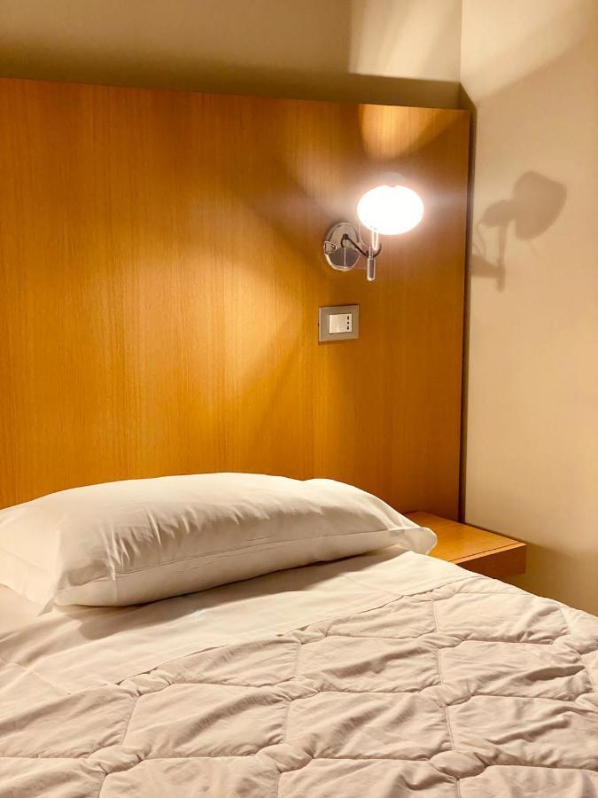 Hotel Saraceno Al Faro Taranto Esterno foto