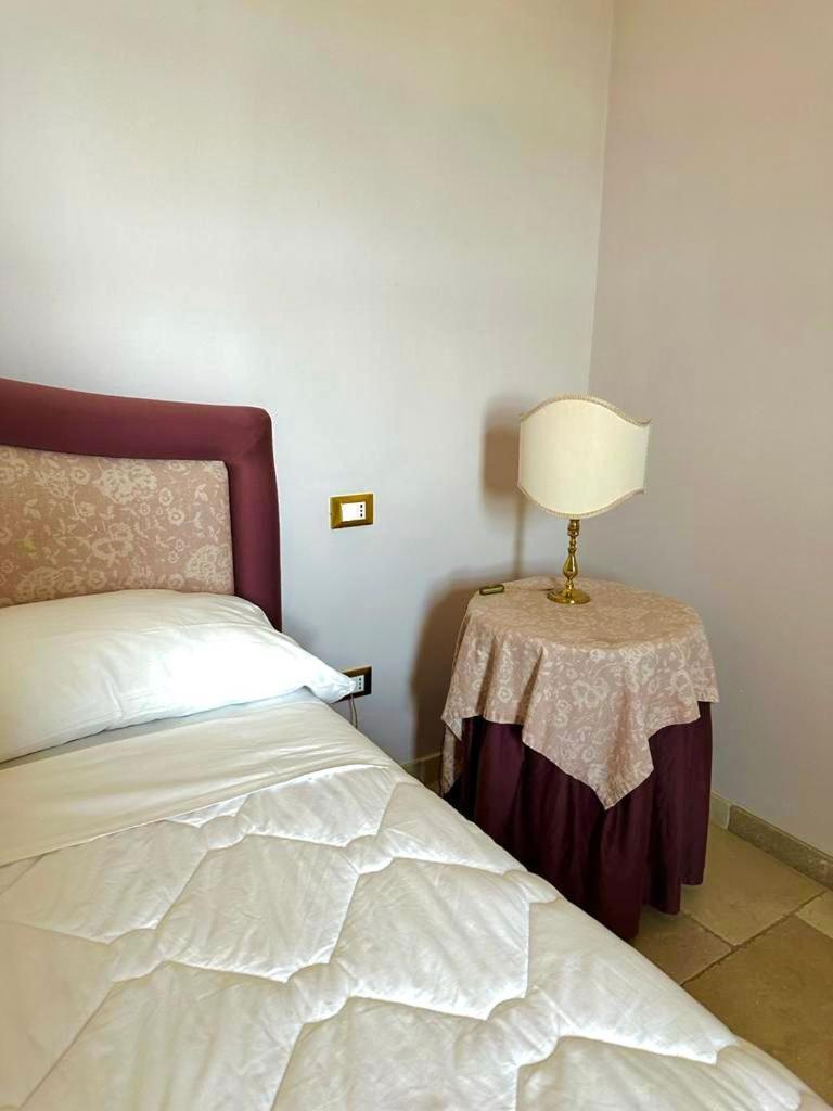 Hotel Saraceno Al Faro Taranto Esterno foto