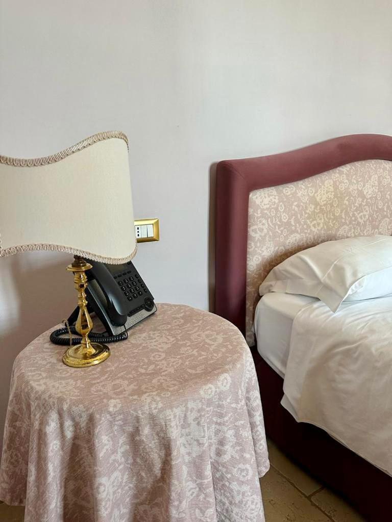 Hotel Saraceno Al Faro Taranto Esterno foto