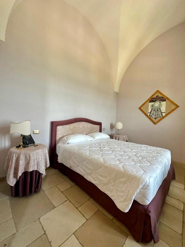 Hotel Saraceno Al Faro Taranto Esterno foto