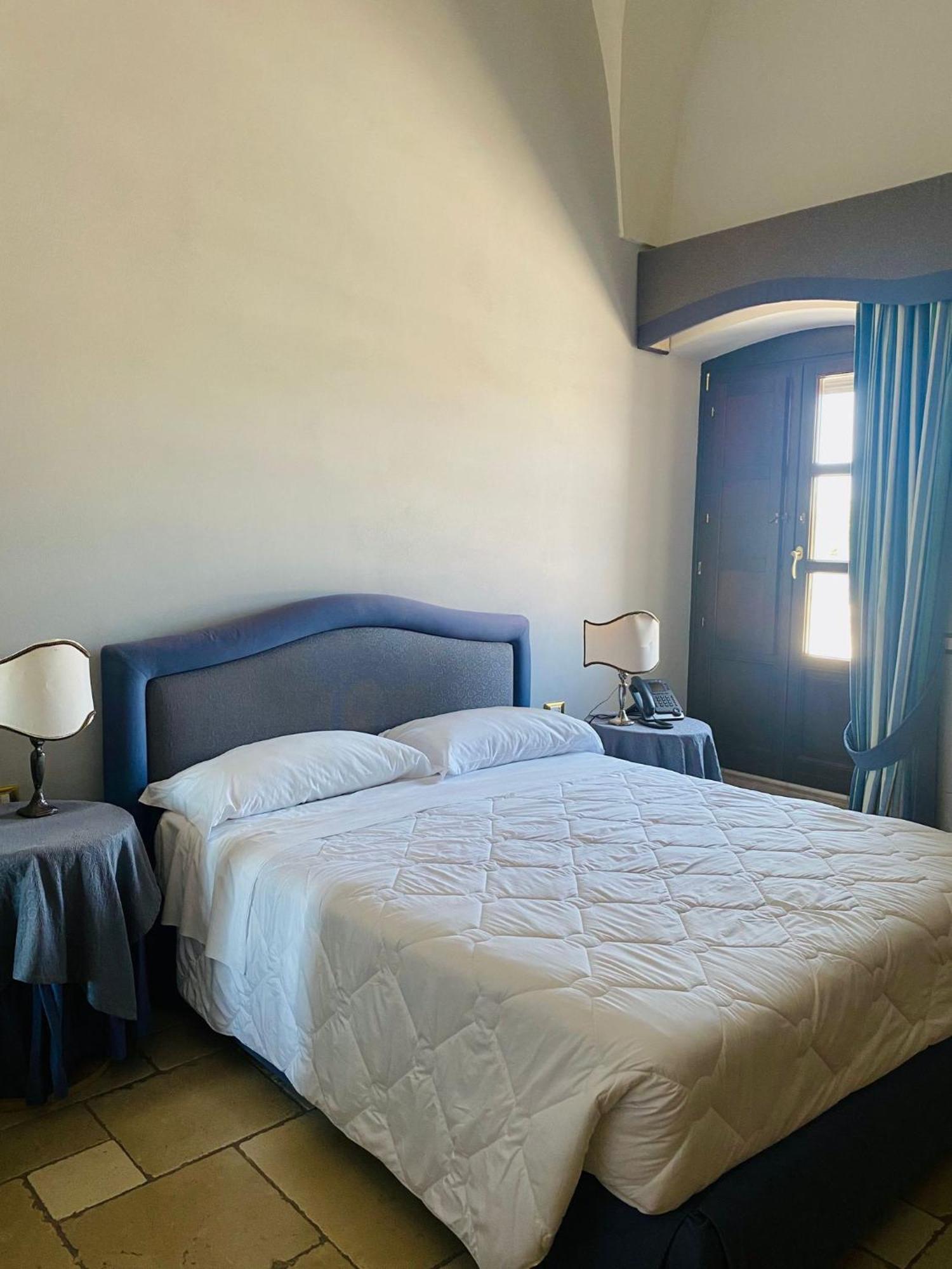 Hotel Saraceno Al Faro Taranto Esterno foto