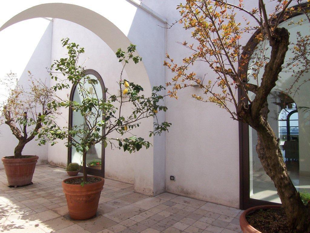 Hotel Saraceno Al Faro Taranto Esterno foto