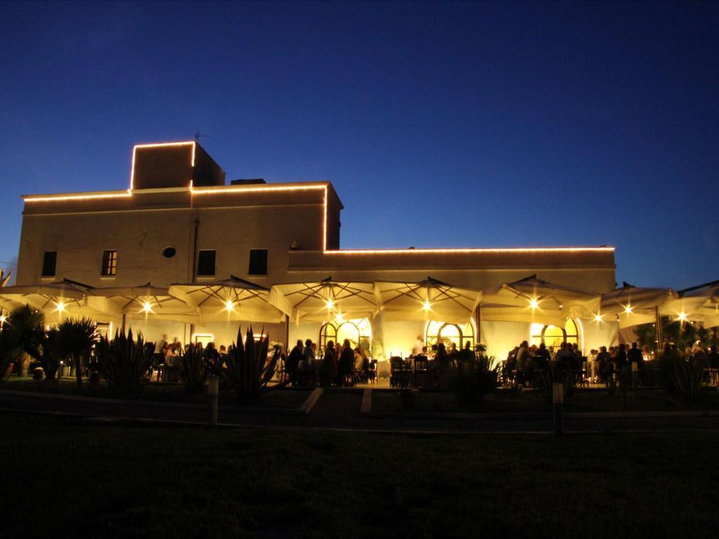 Hotel Saraceno Al Faro Taranto Esterno foto