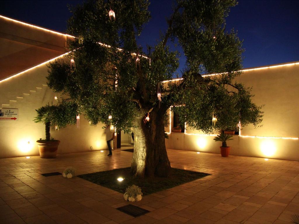 Hotel Saraceno Al Faro Taranto Esterno foto