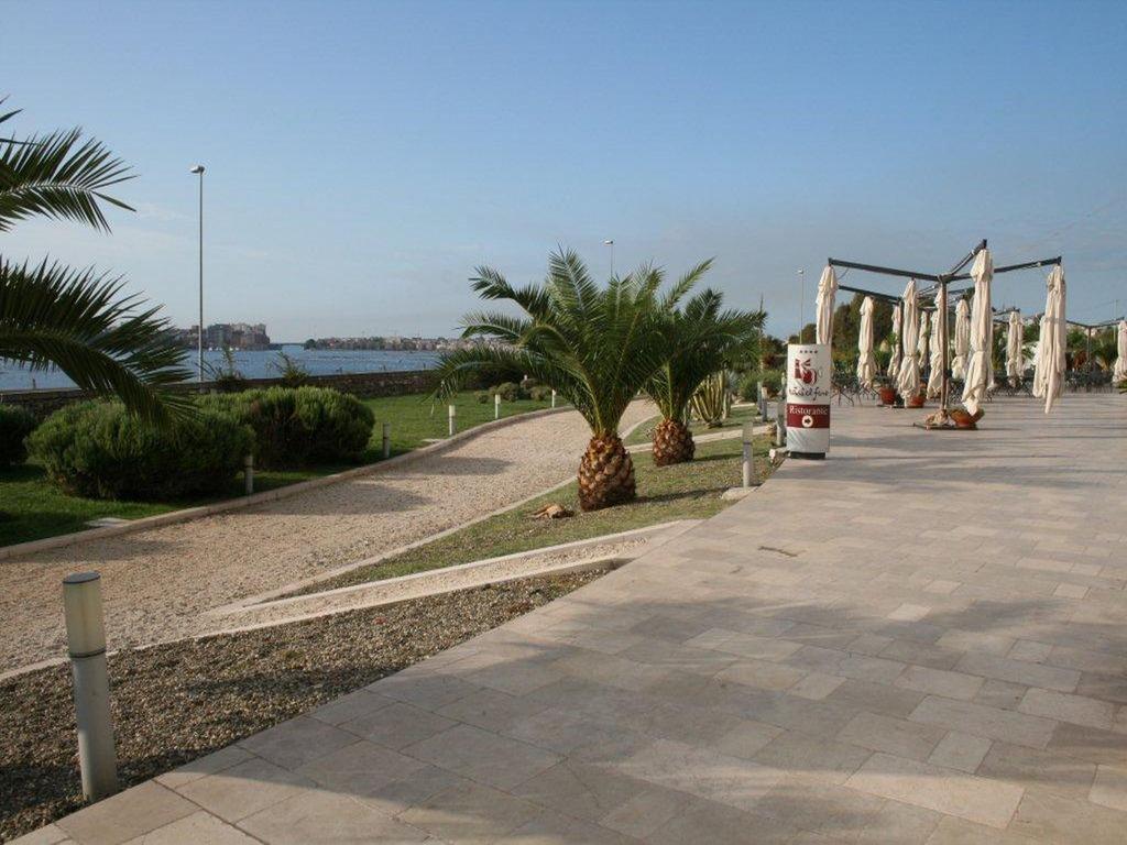 Hotel Saraceno Al Faro Taranto Esterno foto