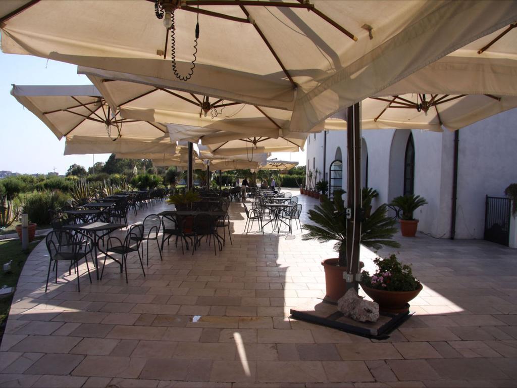 Hotel Saraceno Al Faro Taranto Esterno foto