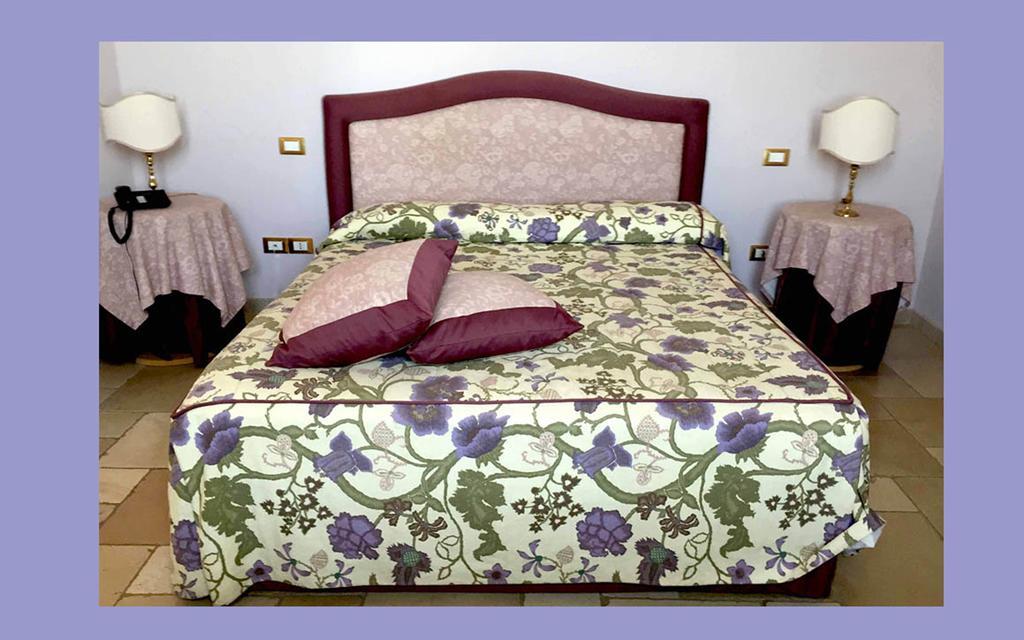 Hotel Saraceno Al Faro Taranto Esterno foto